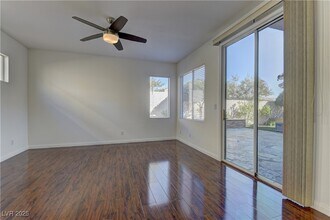 10650 Alpine Frost Ct in Las Vegas, NV - Foto de edificio - Building Photo