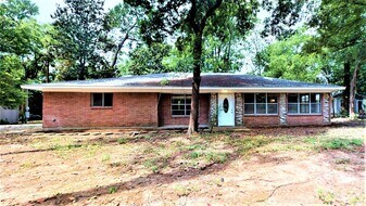 14246 FM1314 in Conroe, TX - Building Photo