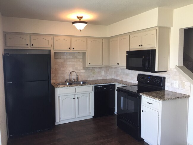 1604 N Travis St in Sherman, TX - Building Photo - Building Photo