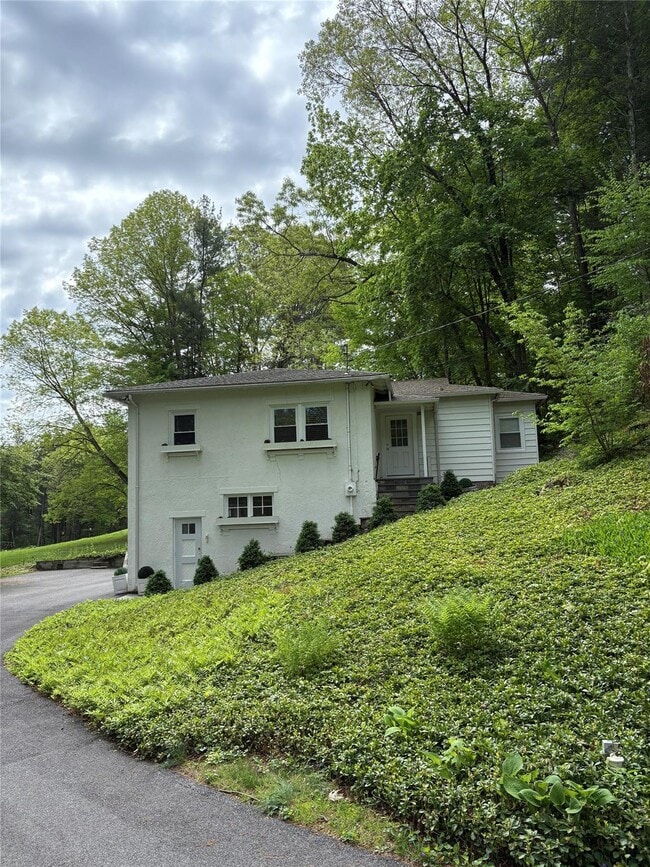 property at 326 Cantitoe St