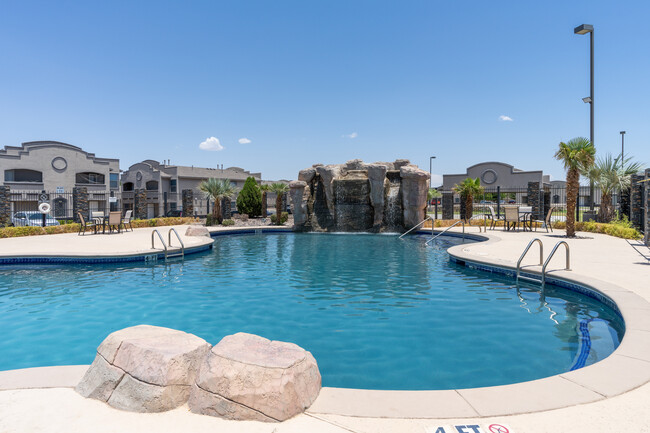 Three Palms Apartments in El Paso, TX - Building Photo - Building Photo