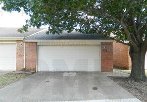 718 Carriage Way in Duncanville, TX - Building Photo