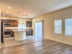 10073 Icicle Rdg Ct in Las Vegas, NV - Building Photo - Building Photo