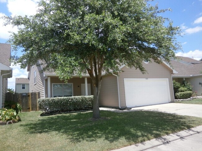 10130 Berrybriar Ln in Tomball, TX - Building Photo - Building Photo