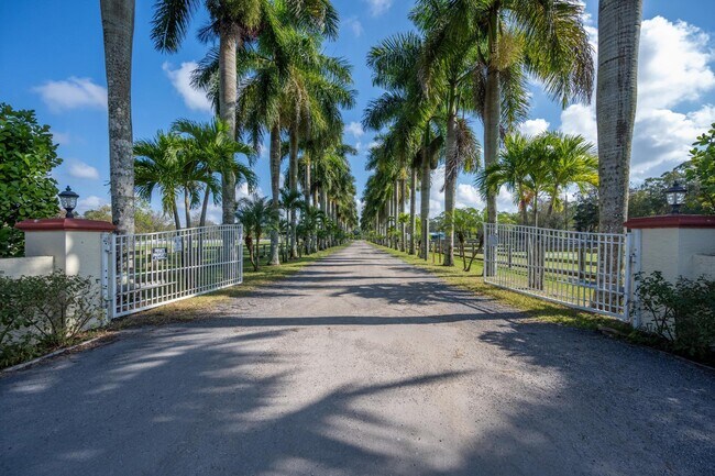 1666 C Rd in Loxahatchee Groves, FL - Building Photo - Building Photo
