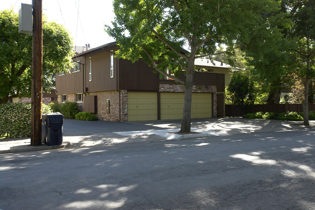 1280 Mills St in Menlo Park, CA - Building Photo