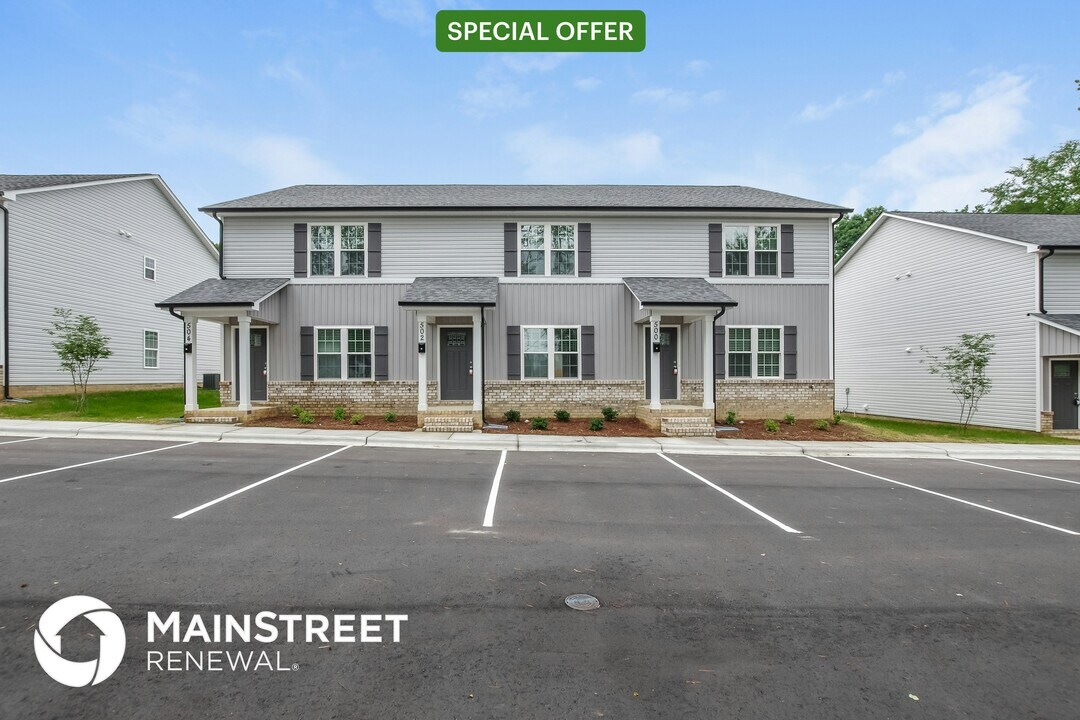 500 Rogers Lake Rd E in Kannapolis, NC - Building Photo