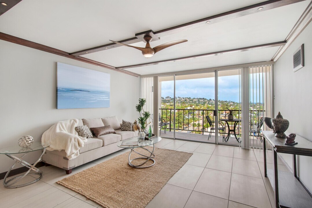 4944 Cass St in San Diego, CA - Building Photo