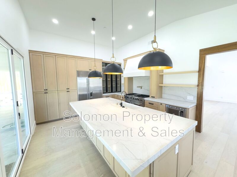 1111 Britem Ct in Vista, CA - Building Photo