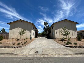 495 Mill St, Unit 1 in Willits, CA - Building Photo