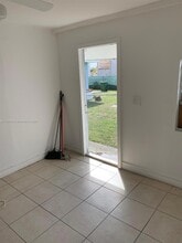 517 NW 1st Ave in Hallandale Beach, FL - Building Photo - Building Photo