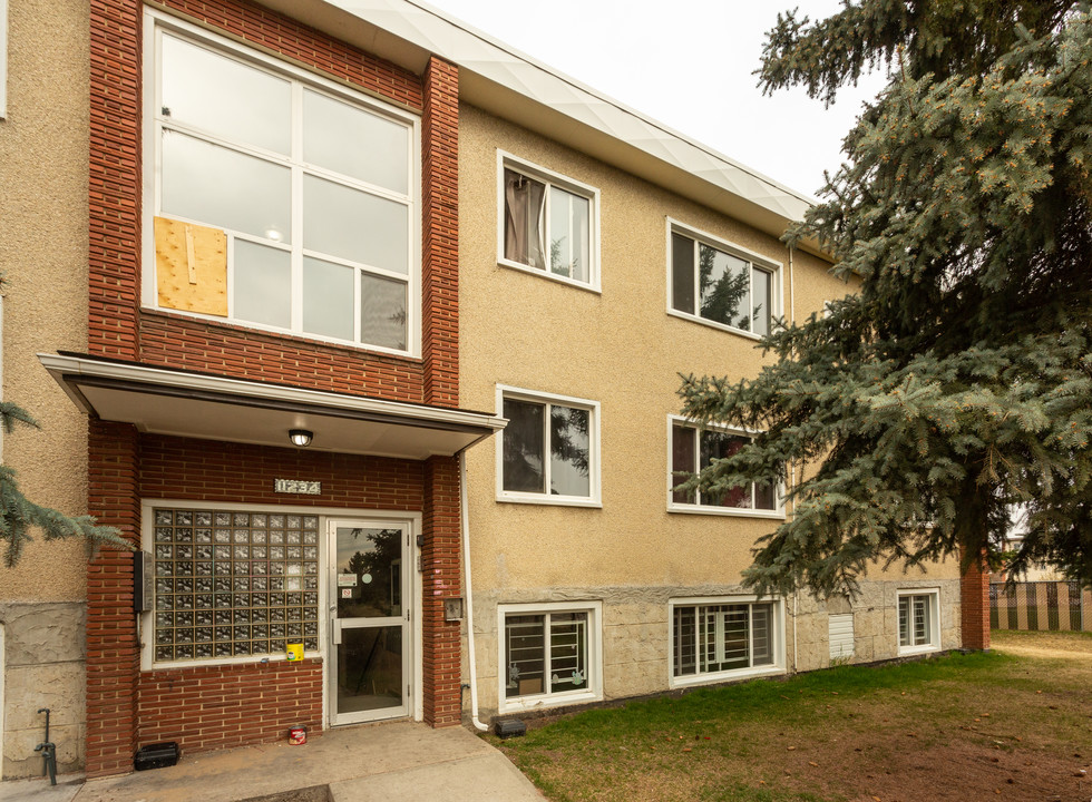 11234 116th St NW in Edmonton, AB - Building Photo