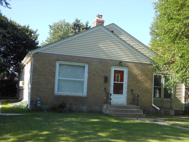 property at 412 W 64th St