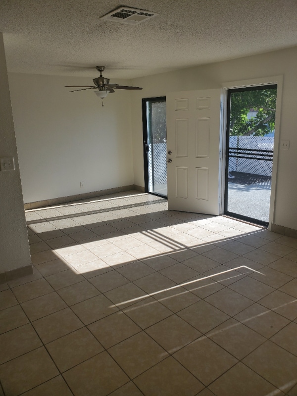 1008 Willow Tree Dr in Las Vegas, NV - Building Photo - Building Photo