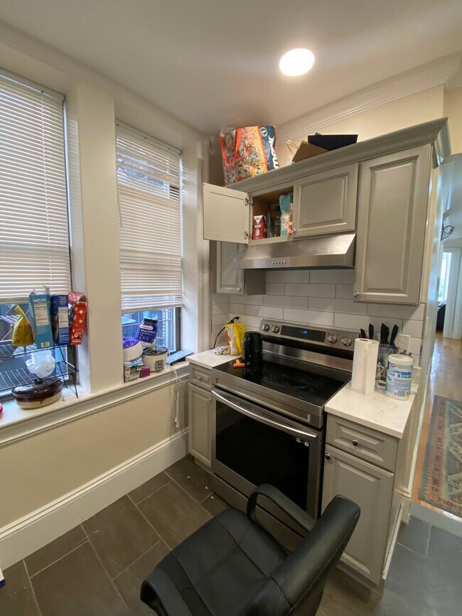913 Boylston St, Unit 4 in Boston, MA - Building Photo - Building Photo