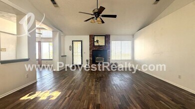 10184 Smoke Tree Rd in Hesperia, CA - Building Photo - Building Photo