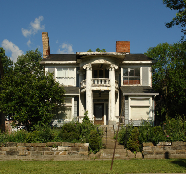 1336 Elm St in Youngstown, OH - Foto de edificio - Building Photo