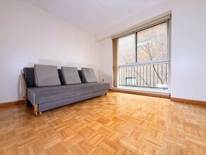 1805 Beacon St, Unit 304 in Brookline, MA - Foto de edificio - Building Photo