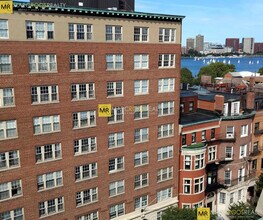 534 Beacon St, Unit 305 in Boston, MA - Foto de edificio - Building Photo