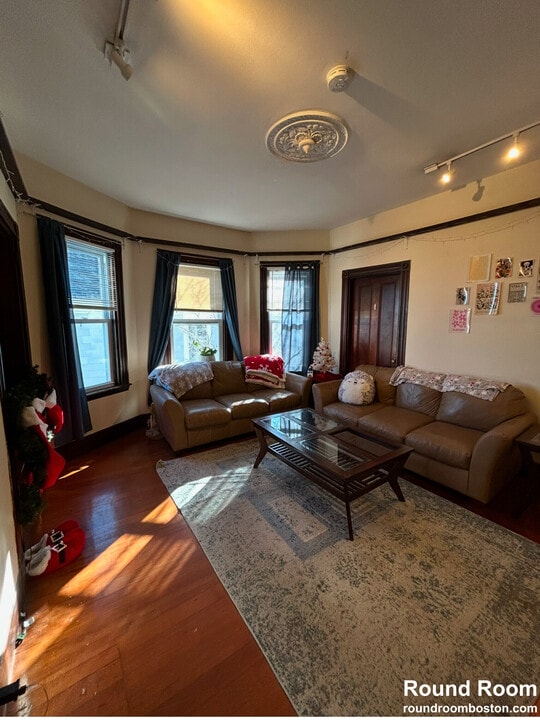17 Hillside St, Unit 3 in Boston, MA - Building Photo
