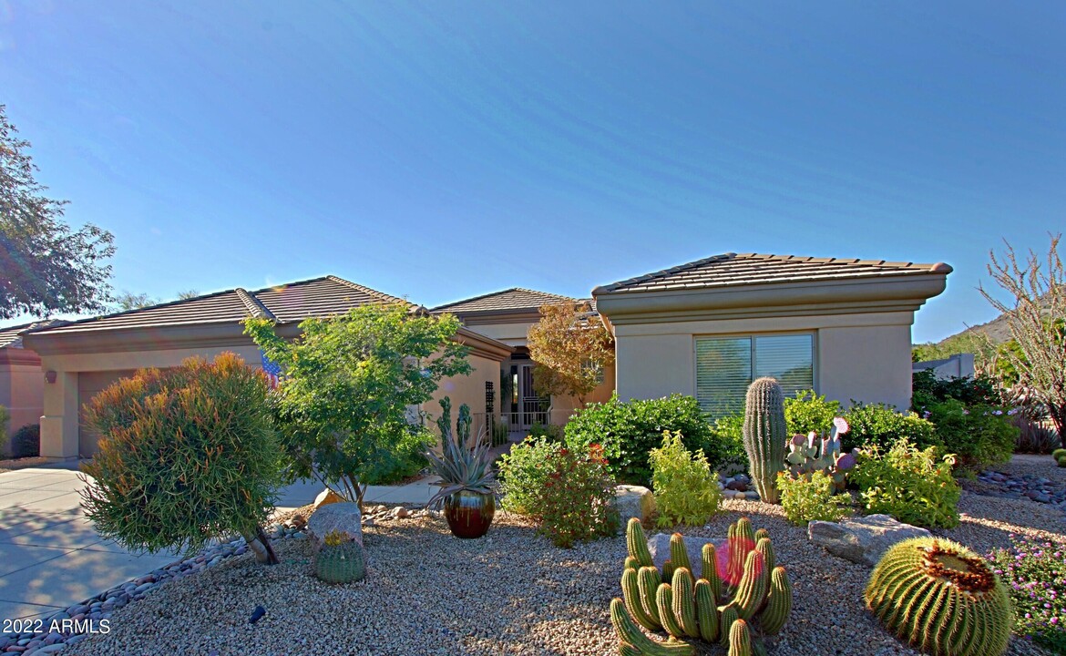 6884 E Amber Sun Dr in Scottsdale, AZ - Building Photo