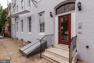 828 S Charles St in Baltimore, MD - Building Photo