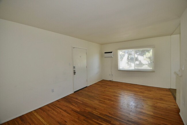 6644 Woodman Ave-Unit -06 in Los Angeles, CA - Building Photo - Building Photo