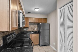 3825 N Pine Grove Ave in Chicago, IL - Building Photo - Building Photo