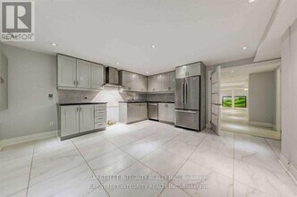 2 Lonsdale Ct in Markham, ON - Building Photo - Building Photo