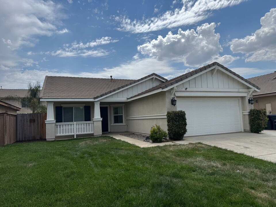 1517 Marigold Dr in Perris, CA - Building Photo