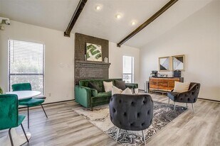 1000 River Bend Dr in Lancaster, TX - Building Photo