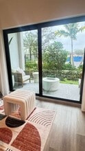 13511 SW 98th St, Unit A2 in Miami, FL - Foto de edificio - Building Photo