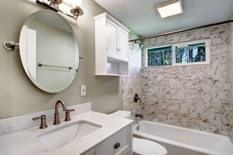 23004 58th Ave W in Mountlake Terrace, WA - Building Photo - Building Photo