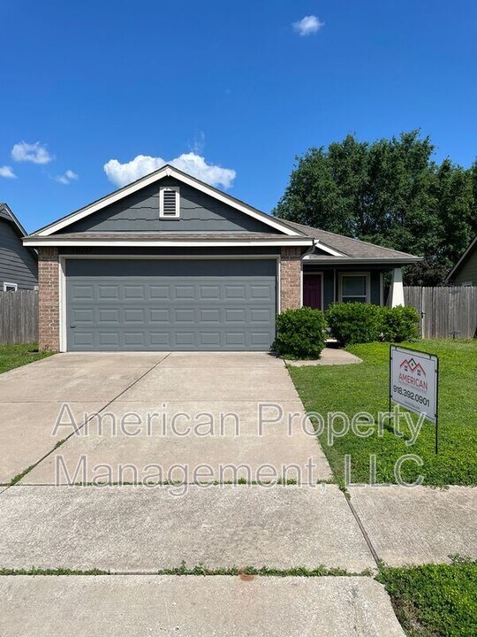 16027 S 84th E Ave in Bixby, OK - Building Photo