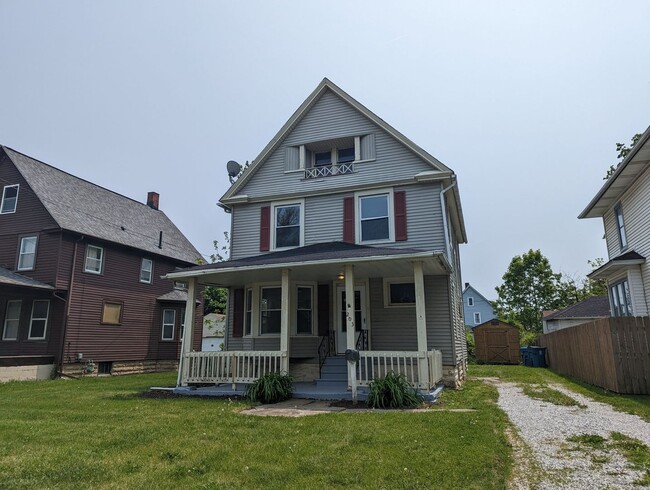 property at 203 W 26th St