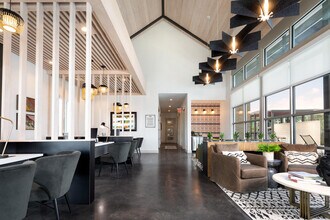 Parkside at Round Rock in Round Rock, TX - Building Photo - Building Photo