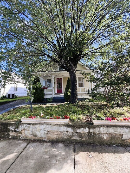 352 E Rock St in Harrisonburg, VA - Building Photo