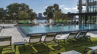 Lake House in Orlando, FL - Building Photo - Building Photo