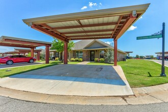 8936 SW 55th St in Oklahoma City, OK - Foto de edificio - Building Photo