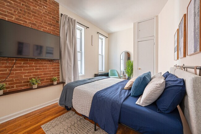 310e E 93rd St in New York, NY - Building Photo - Building Photo