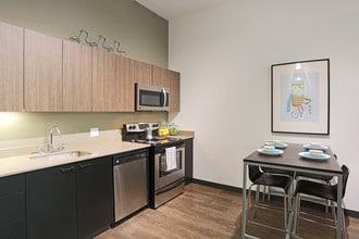 Arena District Apartments in Eugene, OR - Foto de edificio - Building Photo