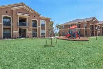 1100 S Stewart Blvd in Alton, TX - Building Photo - Building Photo