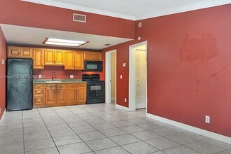 7166 Southgate Blvd in Tamarac, FL - Building Photo - Building Photo