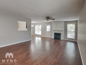 2013 Briar Creek Ct NE in Conyers, GA - Foto de edificio - Building Photo