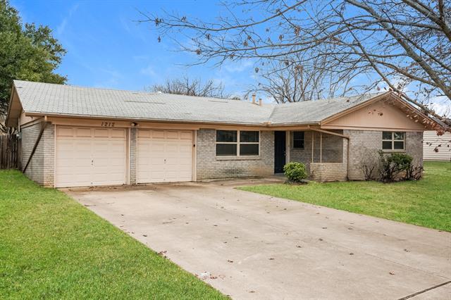 1212 Cavender Dr in Hurst, TX - Building Photo - Building Photo