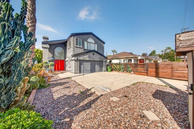 2481 S Bundy Dr in Los Angeles, CA - Building Photo - Building Photo