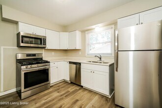 4401 Charlotte Ann Dr in Louisville, KY - Building Photo - Building Photo