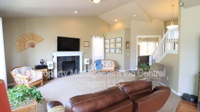 2143 NW Sterling Ave in Redmond, OR - Building Photo - Building Photo