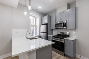 437 W Belden Ave, Unit 2 in Chicago, IL - Building Photo