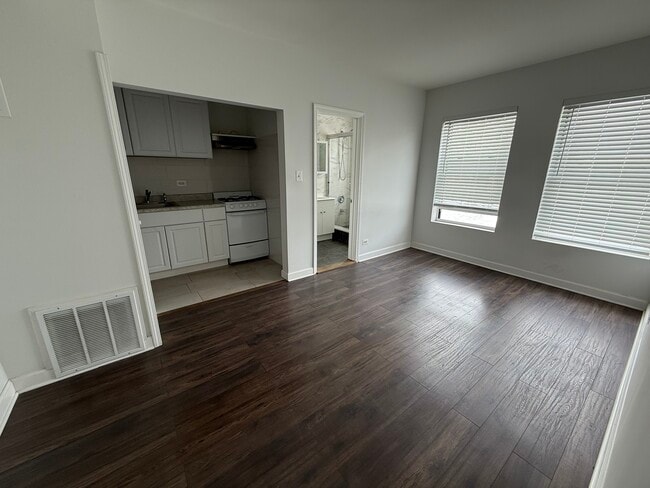 3420 W Irving Park Rd in Chicago, IL - Building Photo - Building Photo